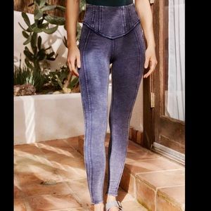 NWT Free People Movement Hybrid Leggings Navy size Small